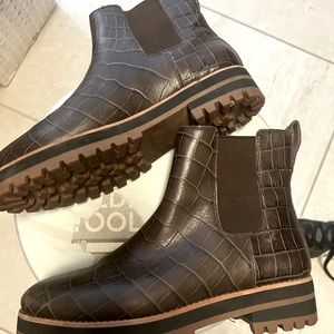 Madewell Chelsea Boots in Croc embossed leather